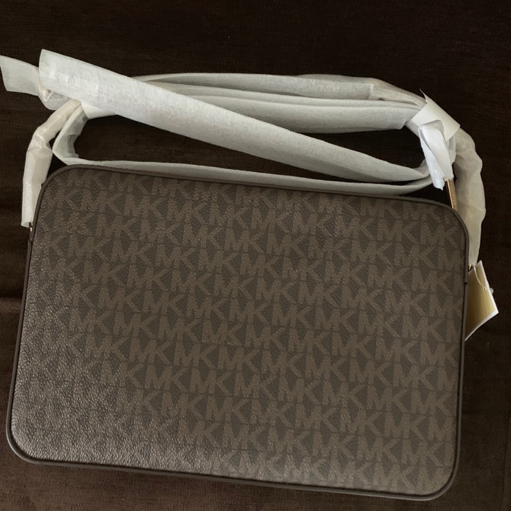 MICHAEL KORS CROSSBODY/DOUBLE ZIP WRISTLET… - Picture 7 of 16